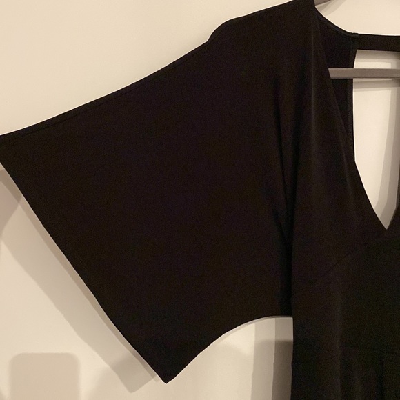 Express Short Shorts Romper w/ deep V neckline, open keyhole back & ties in back - Picture 4 of 8